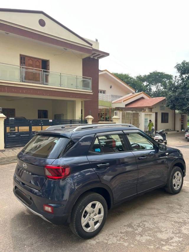 https://images10.gaadi.com/usedcar_image/4241082/original/processed_075846c801caa17b5181210cec02223b.jpg?imwidth=6401