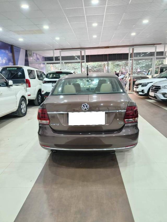 https://images10.gaadi.com/usedcar_image/4241114/original/processed_bad90f50fe2297b007f654a9b8d424f6.jpg?imwidth=6402