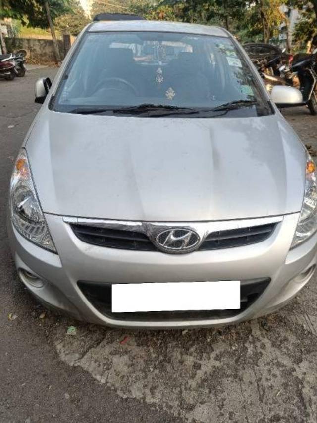 https://images10.gaadi.com/usedcar_image/4241179/original/processed_e20ae438-9bb6-454a-b62e-7d2111585787.jpg?imwidth=6400