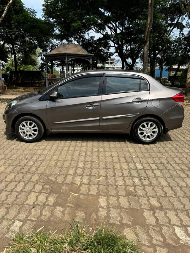 https://images10.gaadi.com/usedcar_image/4241222/original/89119b61677e79ecd7f441a3ade0ab52.jpeg?imwidth=6402