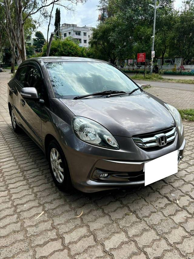 https://images10.gaadi.com/usedcar_image/4241222/original/processed_e58583f4b521e79d50ffbd0258ee98a7.jpeg?imwidth=6400