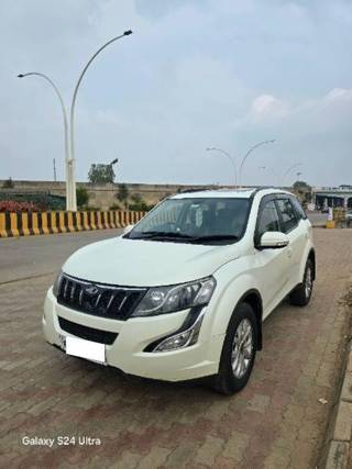 Mahindra XUV500 Mahindra XUV500 W10 AWD