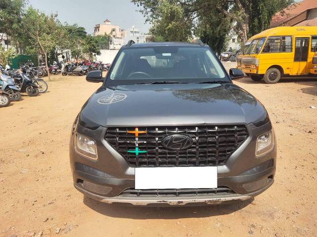 https://images10.gaadi.com/usedcar_image/4241253/original/processed_d249cf9396ab57395a5c9c7216d3b1a2.jpg?imwidth=6400