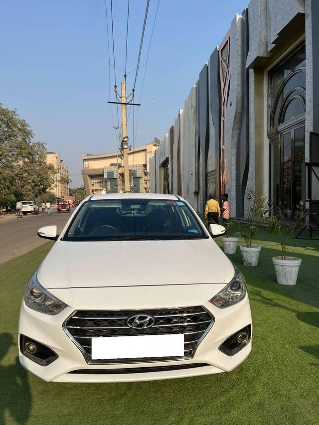 https://images10.gaadi.com/usedcar_image/4241292/original/processed_878d0294bb75afaca3cb53efade600d5.jpg?imwidth=6400