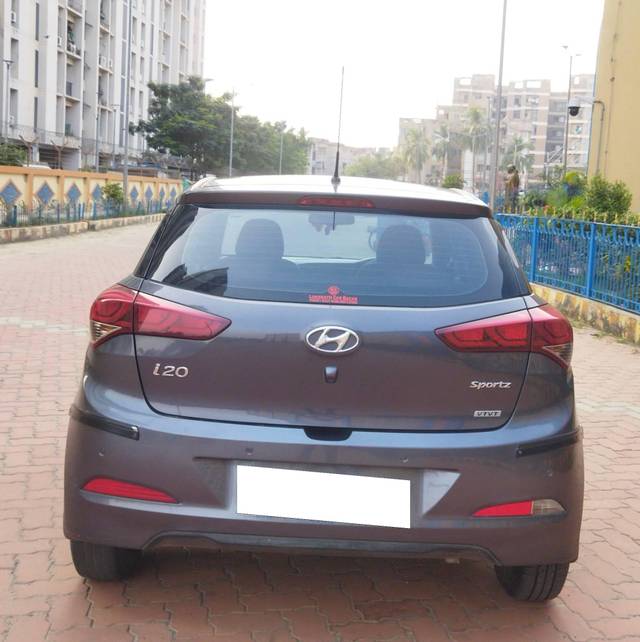 https://images10.gaadi.com/usedcar_image/4241380/original/processed_ea82f445a842613960eddab03d9e4f7e.jpg?imwidth=6402