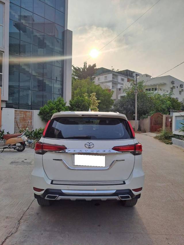 https://images10.gaadi.com/usedcar_image/4241383/original/processed_2c8dbf6ecbabc2b85aa444801c3c86a9.jpeg?imwidth=6402