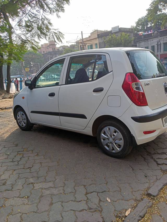 https://images10.gaadi.com/usedcar_image/4241406/original/processed_64f95d2654edabe5fb483680cf4fa915.jpg?imwidth=6402