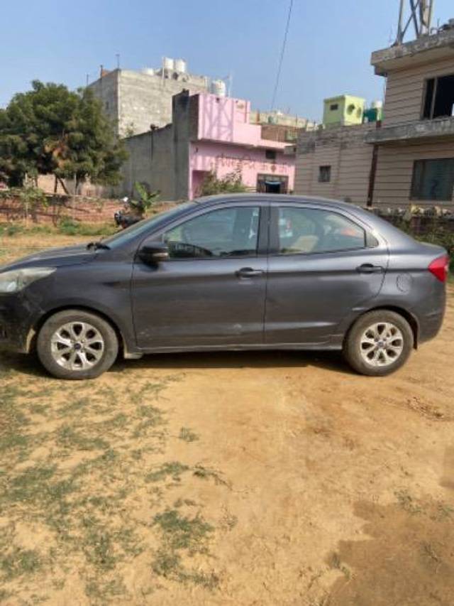 https://images10.gaadi.com/usedcar_image/4241462/original/ddefc3bda49179299f27737c5be88c6c.jpeg?imwidth=6402