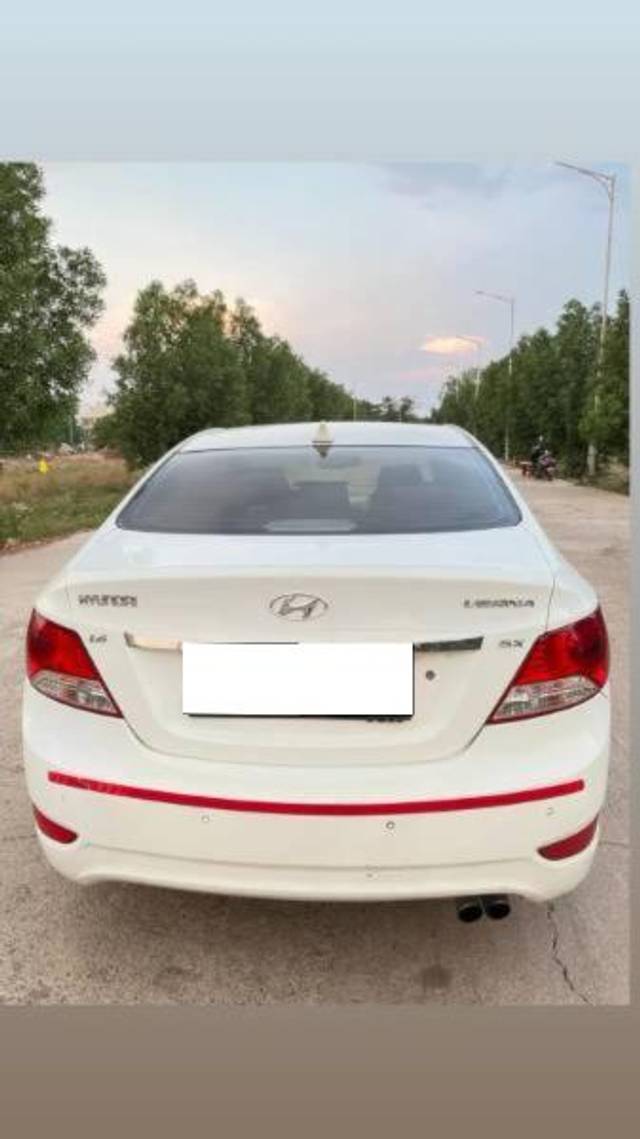 https://images10.gaadi.com/usedcar_image/4241540/original/processed_b3c29731-7f9e-4e48-a882-f4c0fa3e90b8.jpg?imwidth=6402