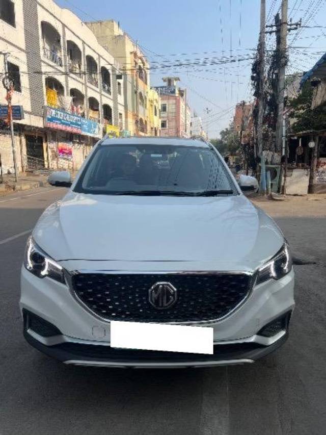 https://images10.gaadi.com/usedcar_image/4241658/original/processed_cac4e80e-f81f-4dcb-a8be-52b9bf1f1242.jpeg?imwidth=6402