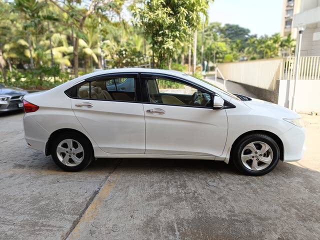 https://images10.gaadi.com/usedcar_image/4241663/original/30005ac529df439c19bd24bcdd70a994.jpg?imwidth=6401