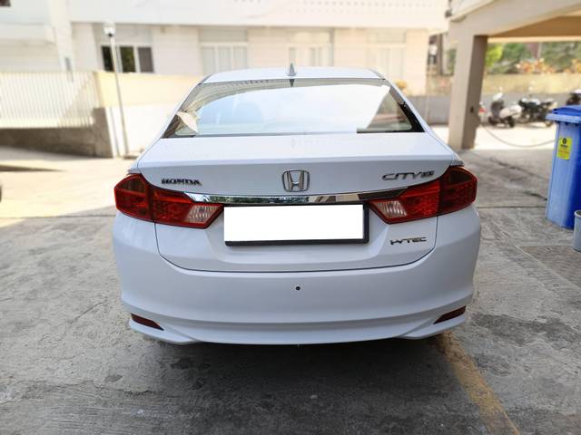 https://images10.gaadi.com/usedcar_image/4241663/original/processed_66d88ff1f169fd0c83e09a2df21e71ca.jpg?imwidth=6402