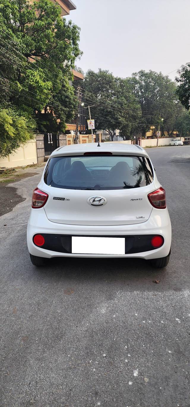 https://images10.gaadi.com/usedcar_image/4241728/original/processed_6ab87bb1114408c2998277170371ed52.jpg?imwidth=6402