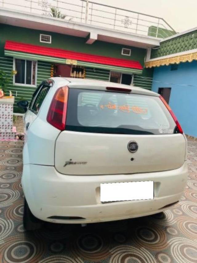 https://images10.gaadi.com/usedcar_image/4241794/original/processed_b55041e3-b63e-4055-8aa8-569173a38e07.jpg?imwidth=6401