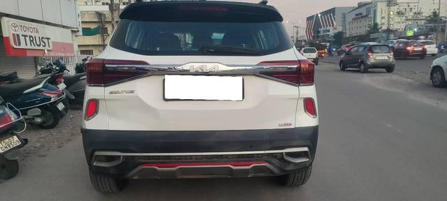 https://images10.gaadi.com/usedcar_image/4241890/original/processed_aed772bf-90f0-4c11-8d89-3df9666d7d87.jpg?imwidth=6402