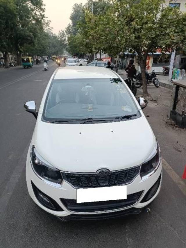 https://images10.gaadi.com/usedcar_image/4242072/original/processed_54b8d253-e1f2-49ca-81e3-f6e99c122050.jpg?imwidth=6402