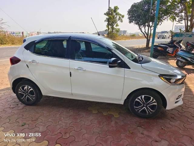 https://images10.gaadi.com/usedcar_image/4242322/original/processed_189c7311-5a39-41a8-834a-956450a83696.jpg?imwidth=6401