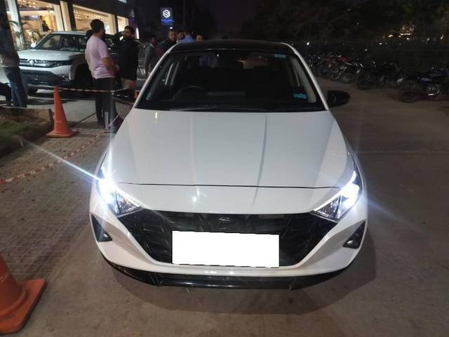 https://images10.gaadi.com/usedcar_image/4242365/original/218d0aa85560e74154a0abe5a99ca204.jpg?imwidth=6400