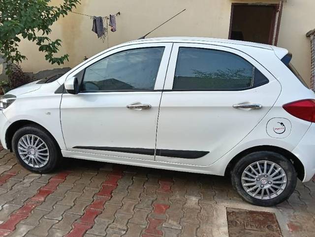 https://images10.gaadi.com/usedcar_image/4242368/original/processed_c18a7921-088d-4c59-b144-1c1b90631643.jpg?imwidth=6402