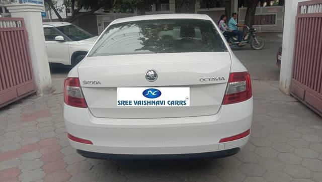 https://images10.gaadi.com/usedcar_image/4242411/original/processed_1f9cd383e94f6c84c783e92951910125.jpeg?imwidth=6401