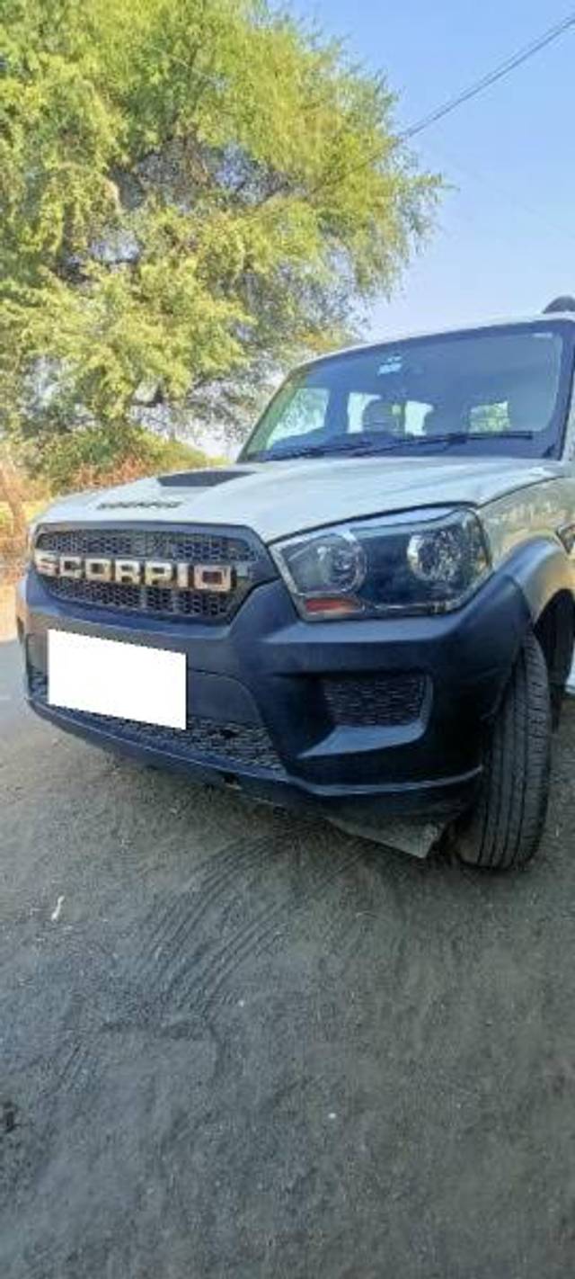 https://images10.gaadi.com/usedcar_image/4242413/original/processed_cf9adee1-0706-4a11-8ed8-6882280170a1.jpg?imwidth=6401