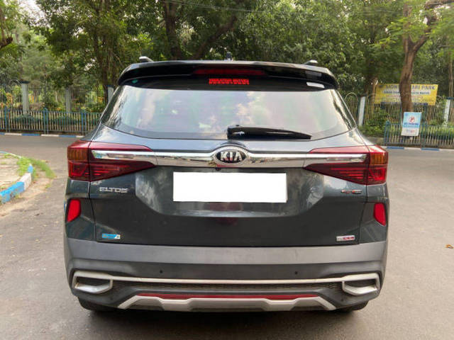 https://images10.gaadi.com/usedcar_image/4242702/original/processed_d2e4d6e36e4fbeb2163886e7b082f080.png?imwidth=6402