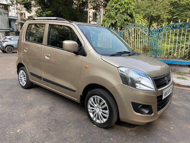 https://images10.gaadi.com/usedcar_image/4242758/original/processed_82faf56dcdc09489e6b60dc05e7c34cc.jpg?imwidth=6400