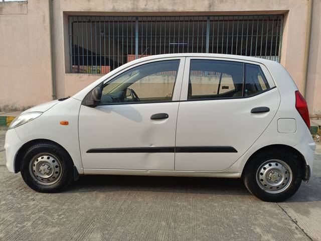 https://images10.gaadi.com/usedcar_image/4242790/original/5941c9cdbfb254001ba73ecd0630f9c9.jpg?imwidth=6402