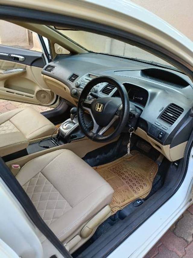 https://images10.gaadi.com/usedcar_image/4242794/original/9e6e844b7ddd9c3efa31a0b065750e76.jpg?imwidth=6402