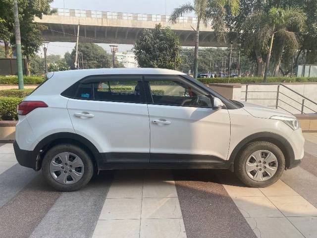 https://images10.gaadi.com/usedcar_image/4242863/original/2ca60f3092551e9b9e5c933726fc9f5c.jpg?imwidth=6402