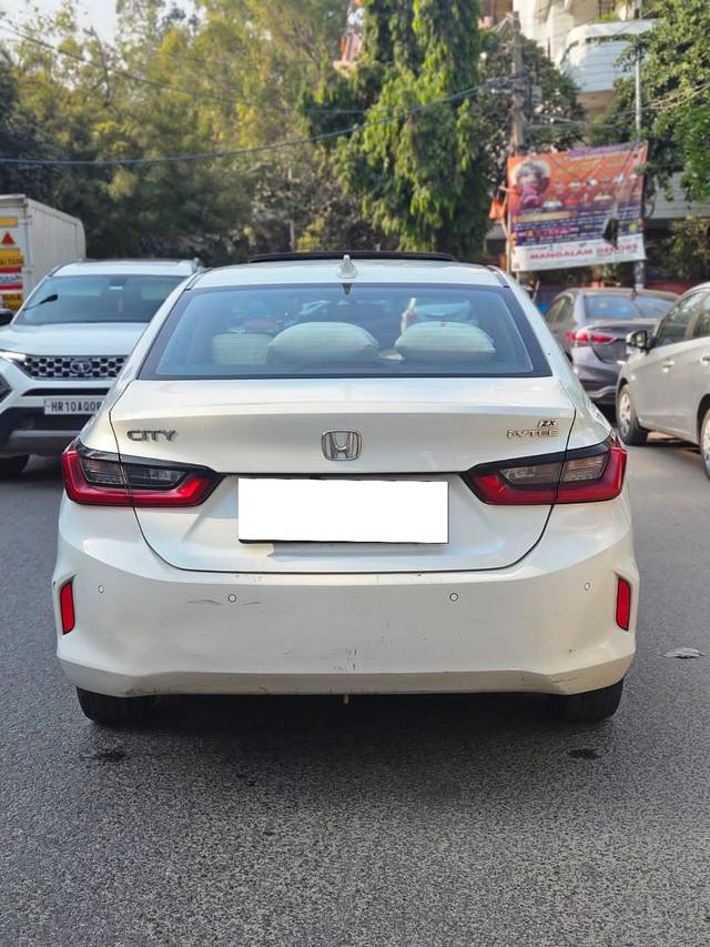 https://images10.gaadi.com/usedcar_image/4242875/original/processed_d513b37e6daa52d445bd0880dc1be176.jpg?imwidth=6401