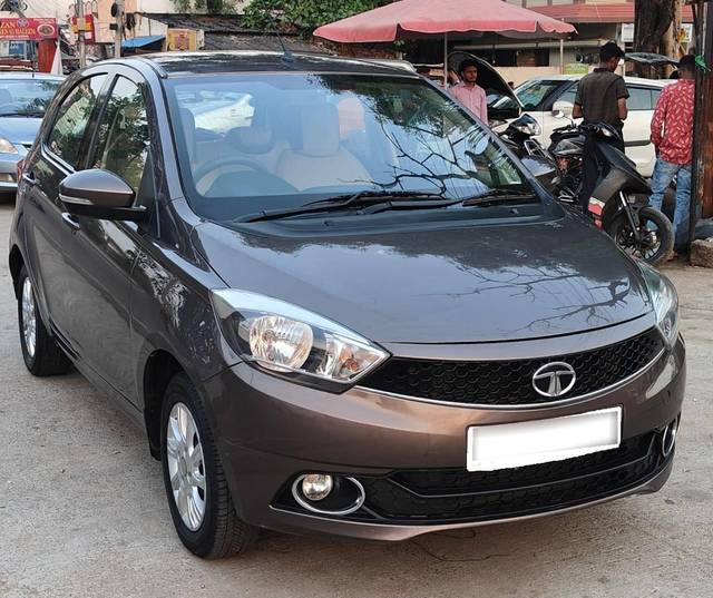 https://images10.gaadi.com/usedcar_image/4242889/original/processed_11bed0ef-5671-46e3-b7b1-652d14253e94.jpg?imwidth=6400