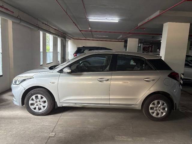 https://images10.gaadi.com/usedcar_image/4242907/original/672bb718ad0e9d1259400f5add248eaa.jpg?imwidth=6402