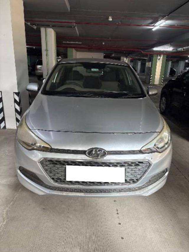 https://images10.gaadi.com/usedcar_image/4242907/original/f4174a732415b626bdac02d9abd86133.jpg?imwidth=6400