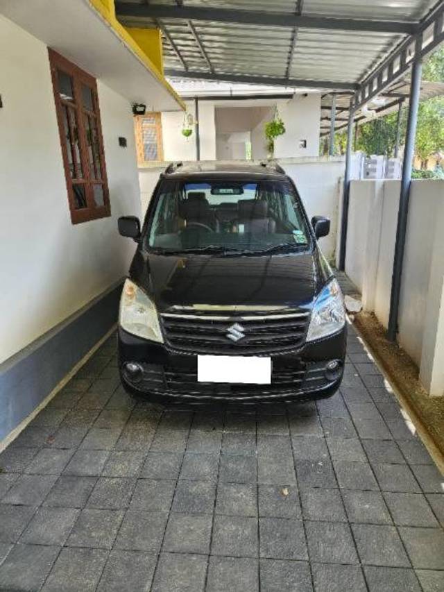 https://images10.gaadi.com/usedcar_image/4242962/original/processed_f52a006c-9fe3-4b35-954b-ed34a78b384b.jpg?imwidth=6401