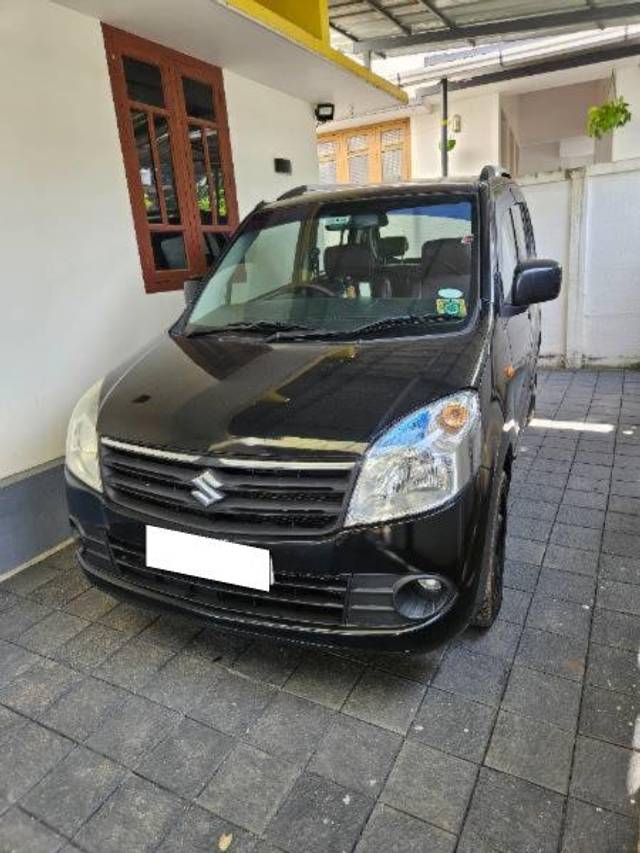 https://images10.gaadi.com/usedcar_image/4242962/original/processed_f8899c8d-346f-461d-90d7-07fa9fce41ec.jpg?imwidth=6400