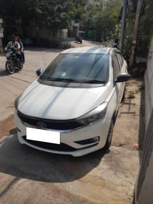 https://images10.gaadi.com/usedcar_image/4242975/original/processed_ced4dcbf-953e-4494-8ebd-25a96beb7b16.jpeg?imwidth=6401