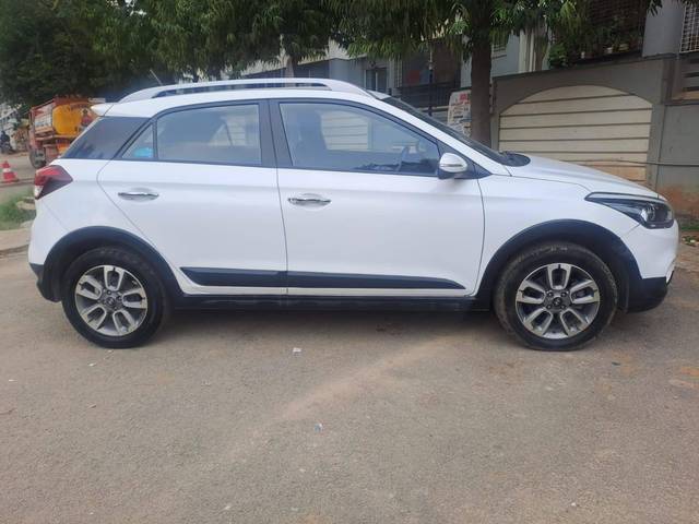 https://images10.gaadi.com/usedcar_image/4242984/original/processed_3293e579107c146b707108e382e53a53.jpg?imwidth=6401