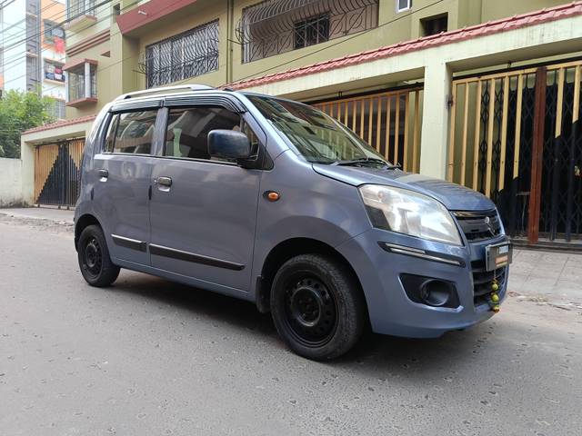 https://images10.gaadi.com/usedcar_image/4243102/original/processed_5c46b3eb64906bfa6fdc535ea413a5e5.jpg?imwidth=6400