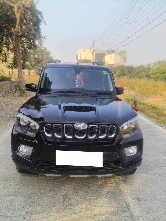 https://images10.gaadi.com/usedcar_image/4243117/original/processed_0cc237733009f1ecb39c927c0b35f647.jpg?imwidth=6400