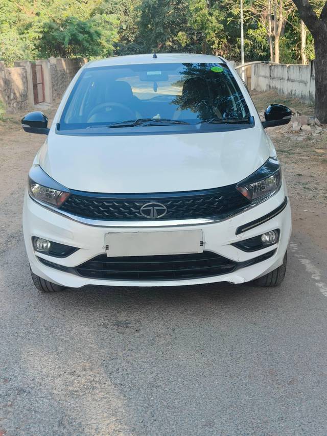 https://images10.gaadi.com/usedcar_image/4243136/original/processed_59fab4abb52958be69d7826928c29cfe.jpg?imwidth=6402