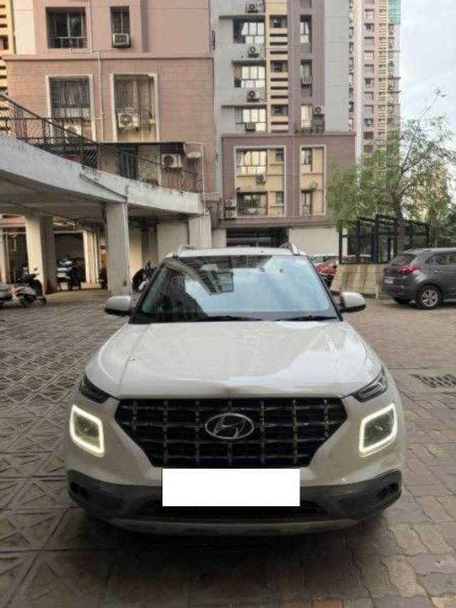 https://images10.gaadi.com/usedcar_image/4243138/original/processed_03d9e612-4d70-4adb-8cc4-f60f495e1481.jpg?imwidth=6400