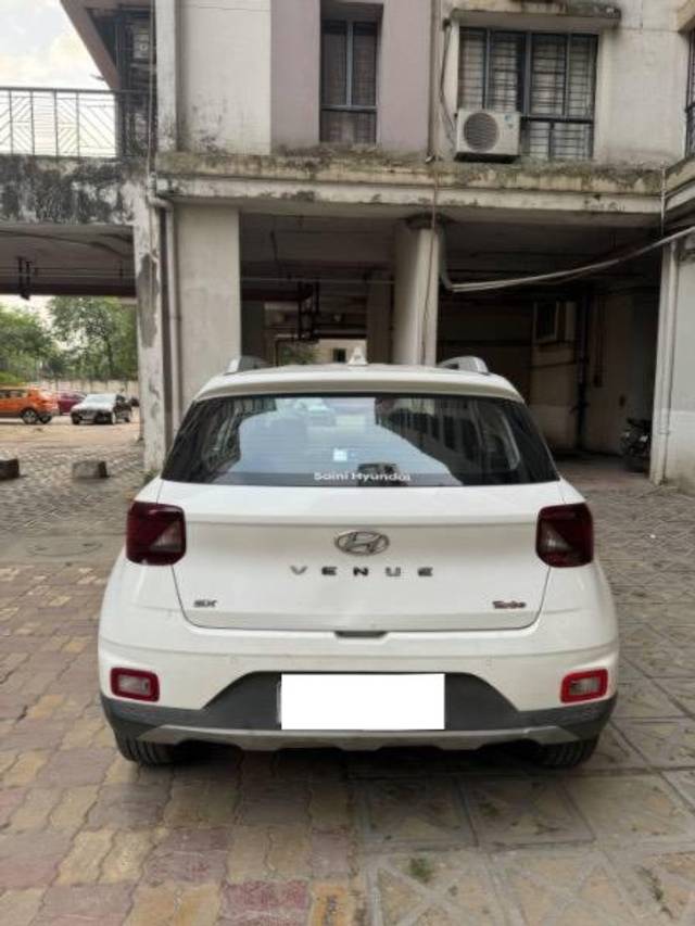 https://images10.gaadi.com/usedcar_image/4243138/original/processed_47d477c8-bec5-4fb8-8960-9869df08be3e.jpg?imwidth=6402