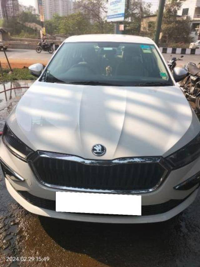 https://images10.gaadi.com/usedcar_image/4243159/original/63f84fa625b84747e1198ef604df87c7.jpg?imwidth=6400