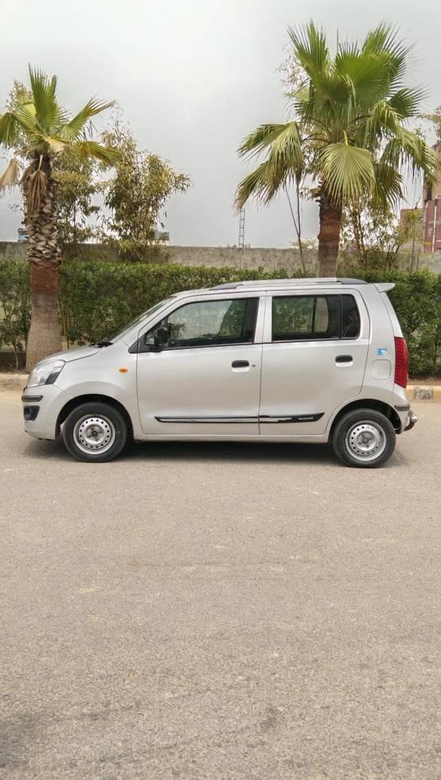 https://images10.gaadi.com/usedcar_image/4243177/original/148afd7abcfca683c7a5709e9cfa0a72.jpg?imwidth=6402