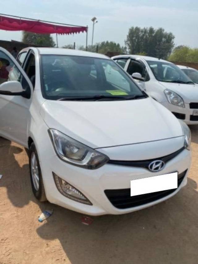 https://images10.gaadi.com/usedcar_image/4243238/original/processed_3ec32123-8baf-46c1-a73e-d81c4c732f95.jpeg?imwidth=6400