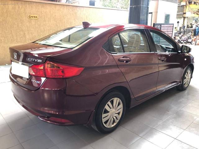 https://images10.gaadi.com/usedcar_image/4243265/original/processed_ce139bc5d38a8485b22f3b038e201d1b.jpg?imwidth=6401