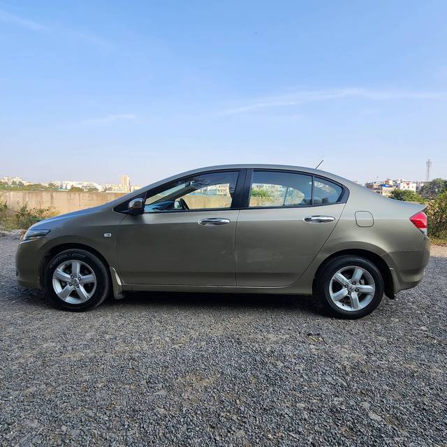 https://images10.gaadi.com/usedcar_image/4243407/original/processed_22bdf1171ee84a57593196ffbc2d2d20.jpg?imwidth=6402