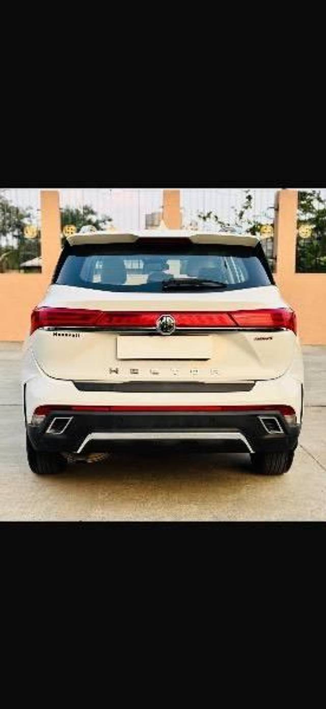 https://images10.gaadi.com/usedcar_image/4243476/original/processed_29010d8d-0f64-4629-ac35-2201e26e6a7a.jpg?imwidth=6401