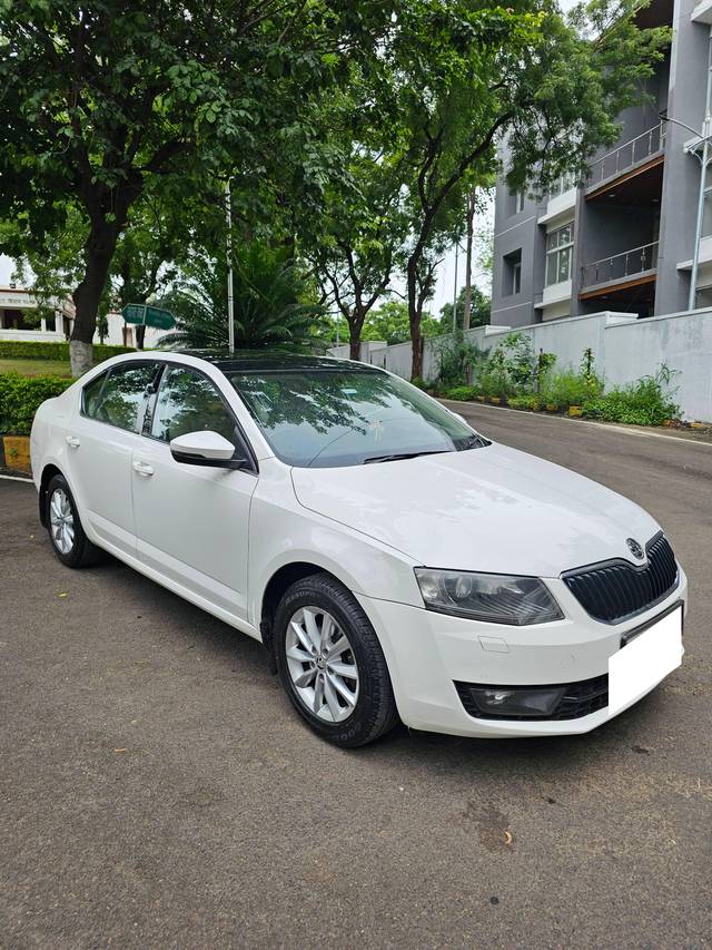 https://images10.gaadi.com/usedcar_image/4243508/original/processed_c16ea18bb5016279bece77ded1909124.jpg?imwidth=6400